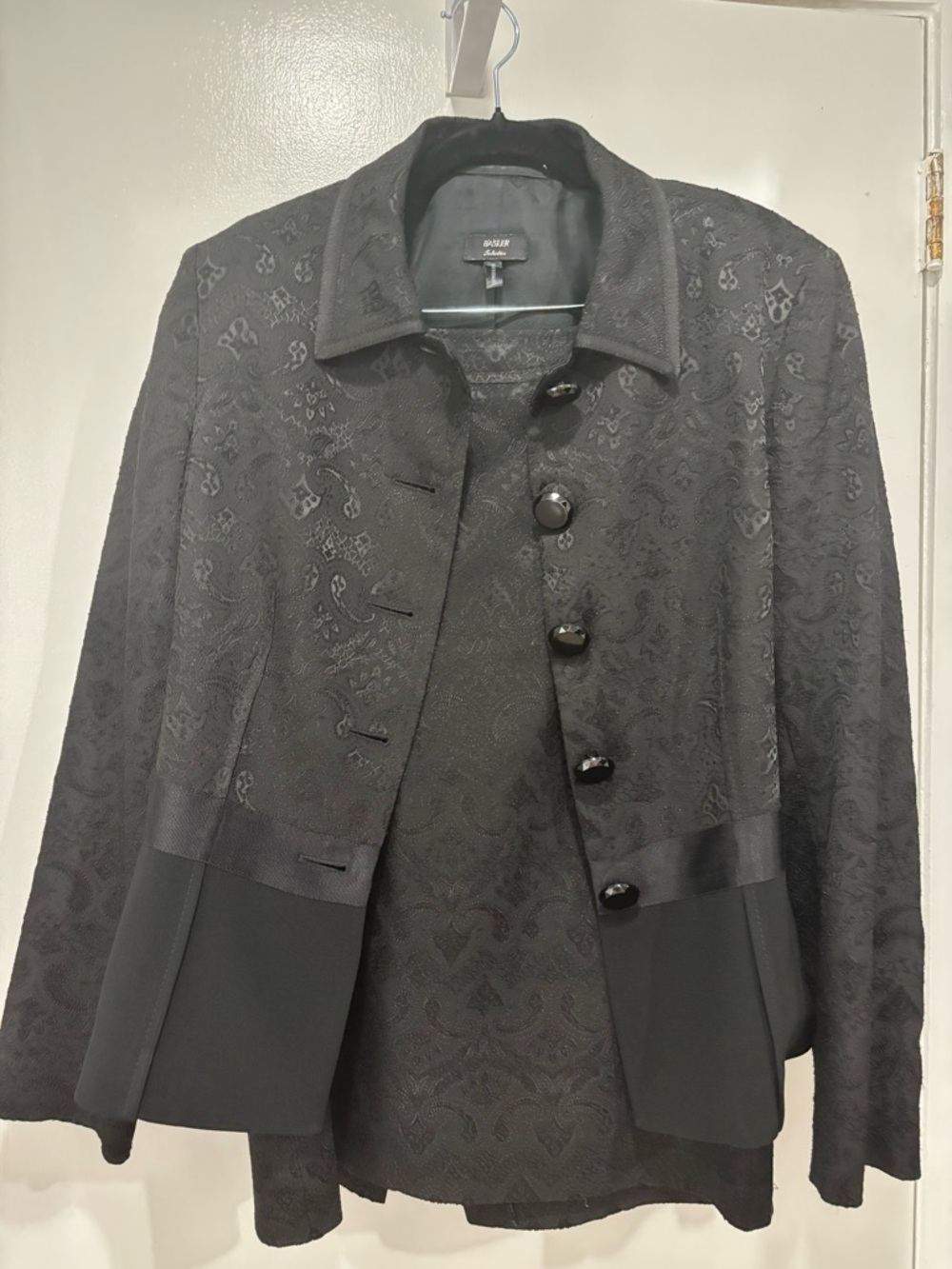 Basler Black Textured Button-Front Women's Suit Jacket & Skirt Set US Size 8